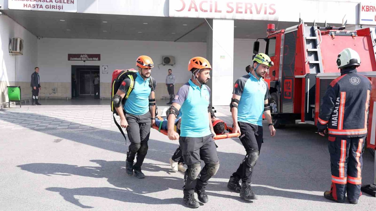 Malatya Eğitim ve Araştırma Hastanesi’nde yangın tatbikatı
