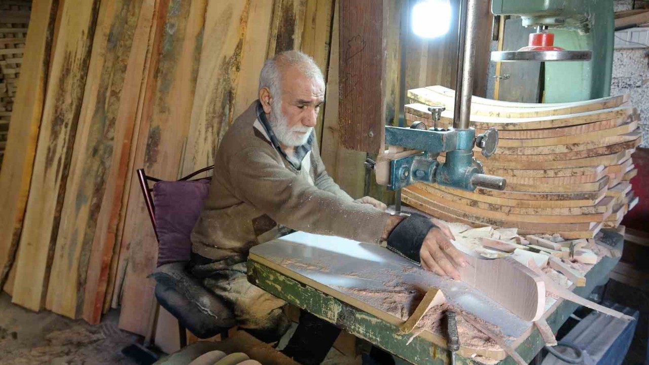 Baba mesleğini 62 yıldır sürdürüyor

