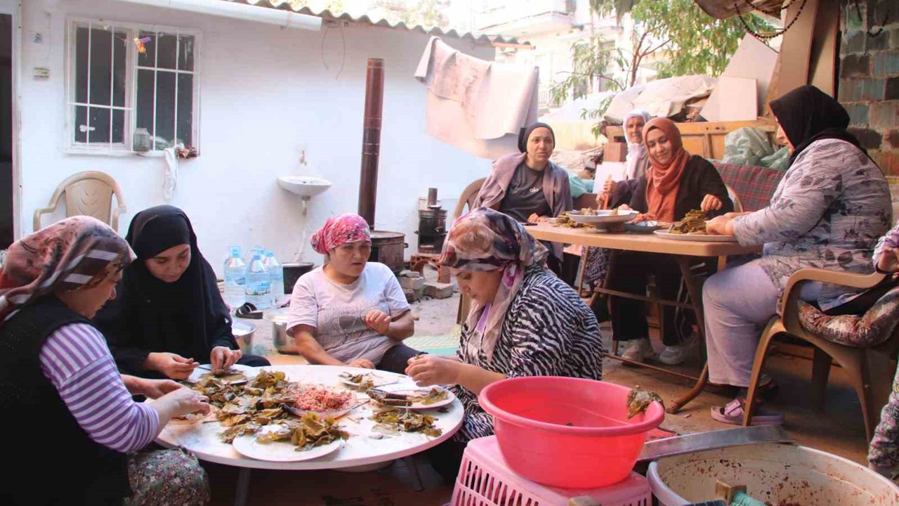 Turgutlulu kadınlar Gazze’ye destek için sarma sarıyor
