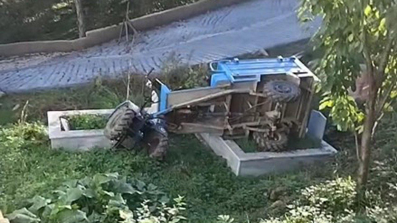 Kastamonu’da devrilen patpatın altında kalan sürücü yaralandı
