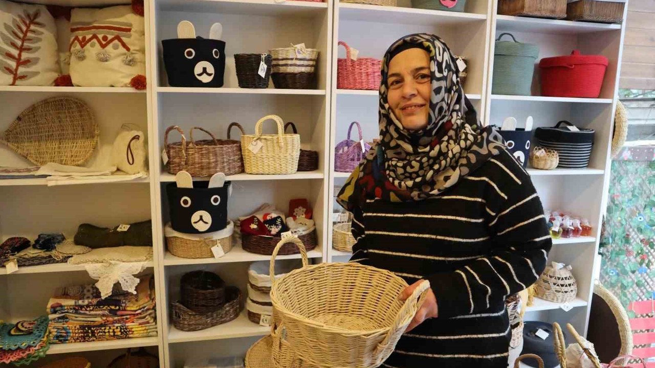 Yalova’da kadınların atık kağıttan ürettikleri sepetler ilgi görüyor
