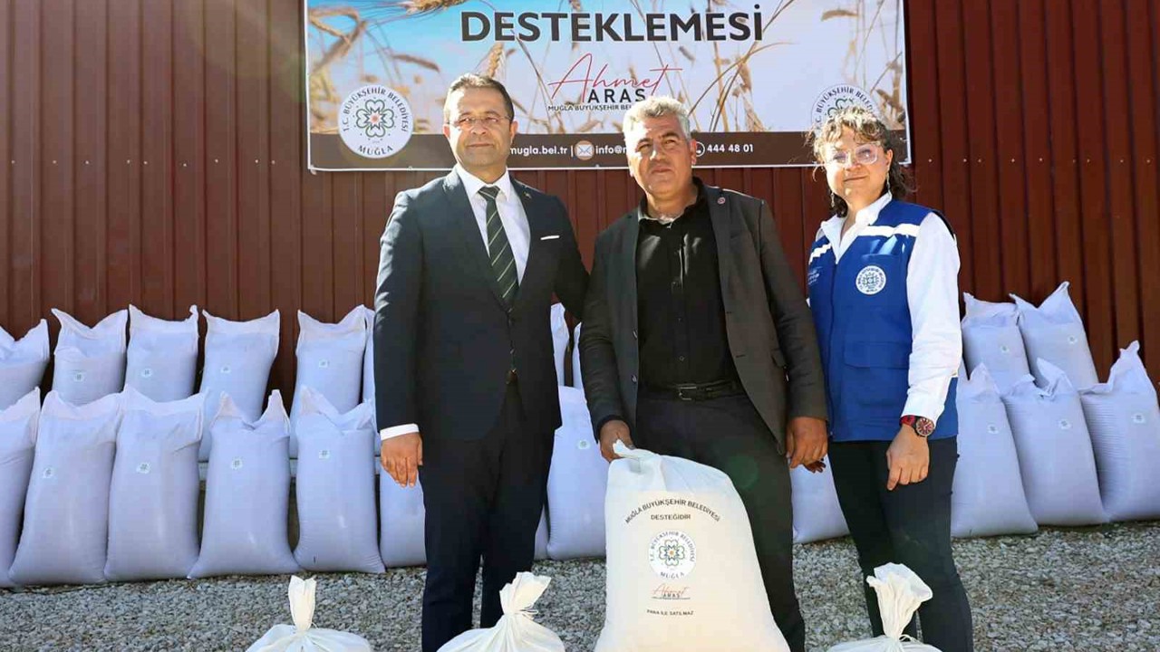 Muğla Büyükşehir’den Kırsal Kalkınmaya 330 tonluk yem tohumu desteği
