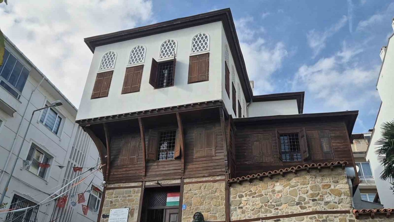 Osmanlı’ya sığınan Macar kralının evi eski günlerini arıyor
