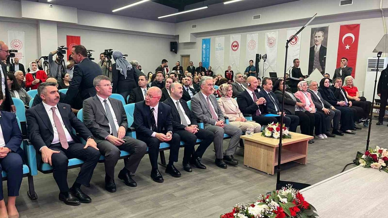 Bakan Göktaş: "Her çocuk keşfedilmeyi bekleyen bir dünyadır"
