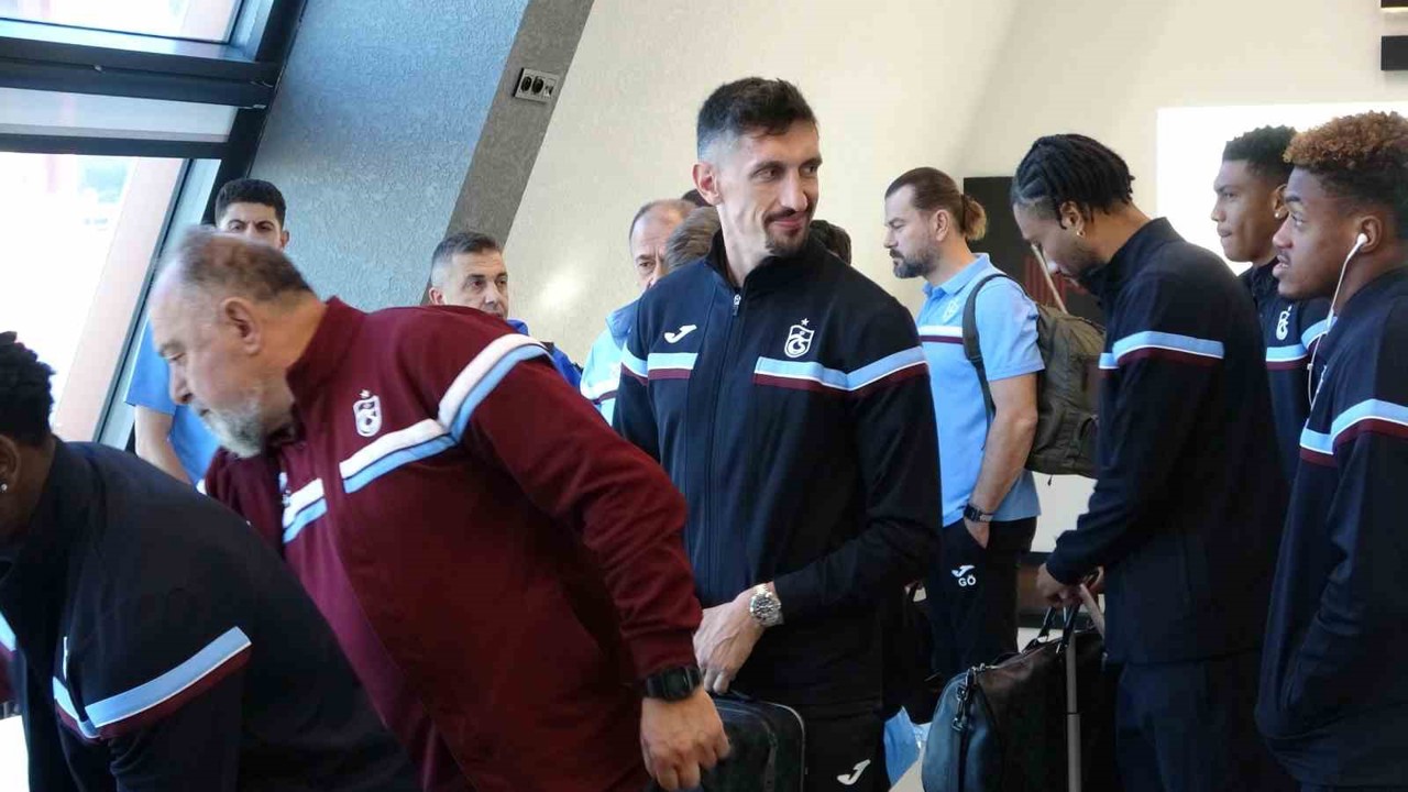 Trabzonspor, Galatasaray maçı için İstanbul’a gitti
