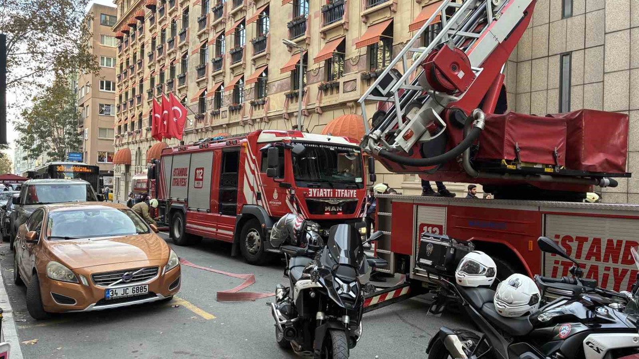 Şişli’de ısı yalıtımı sırasında çıkan yangın paniğe neden oldu
