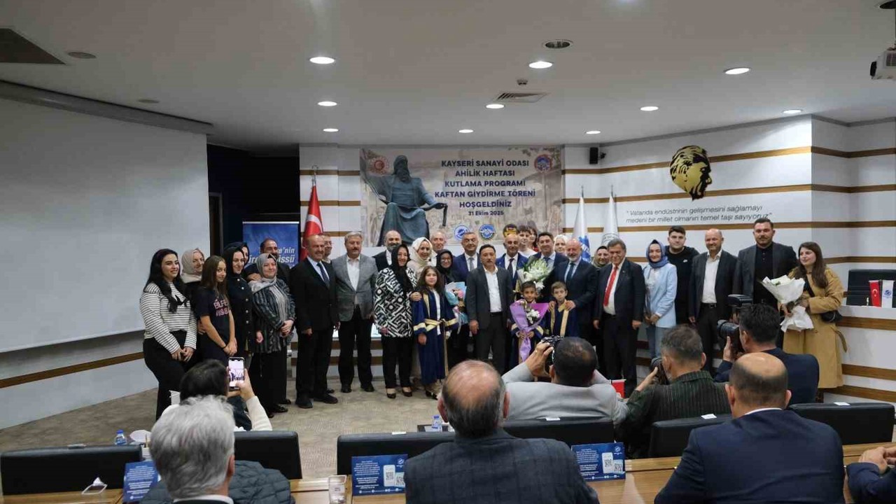 KAYSO’da yılın ahisi kaftanını giydi
