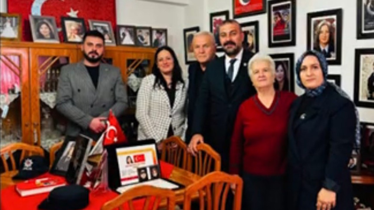 MHP Edirne teşkilatı, şehit ailelerinin evine misafir oldu
