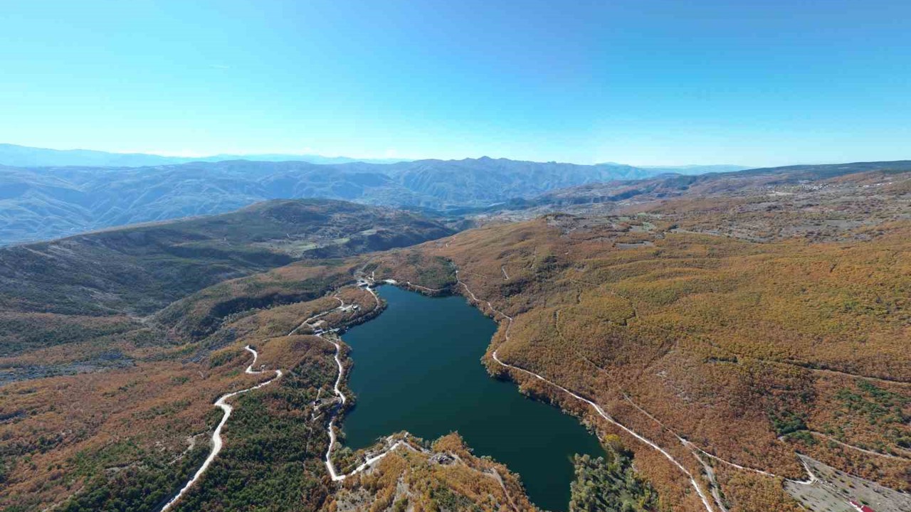 Zinav Gölü sonbahar renkleriyle mest ediyor
