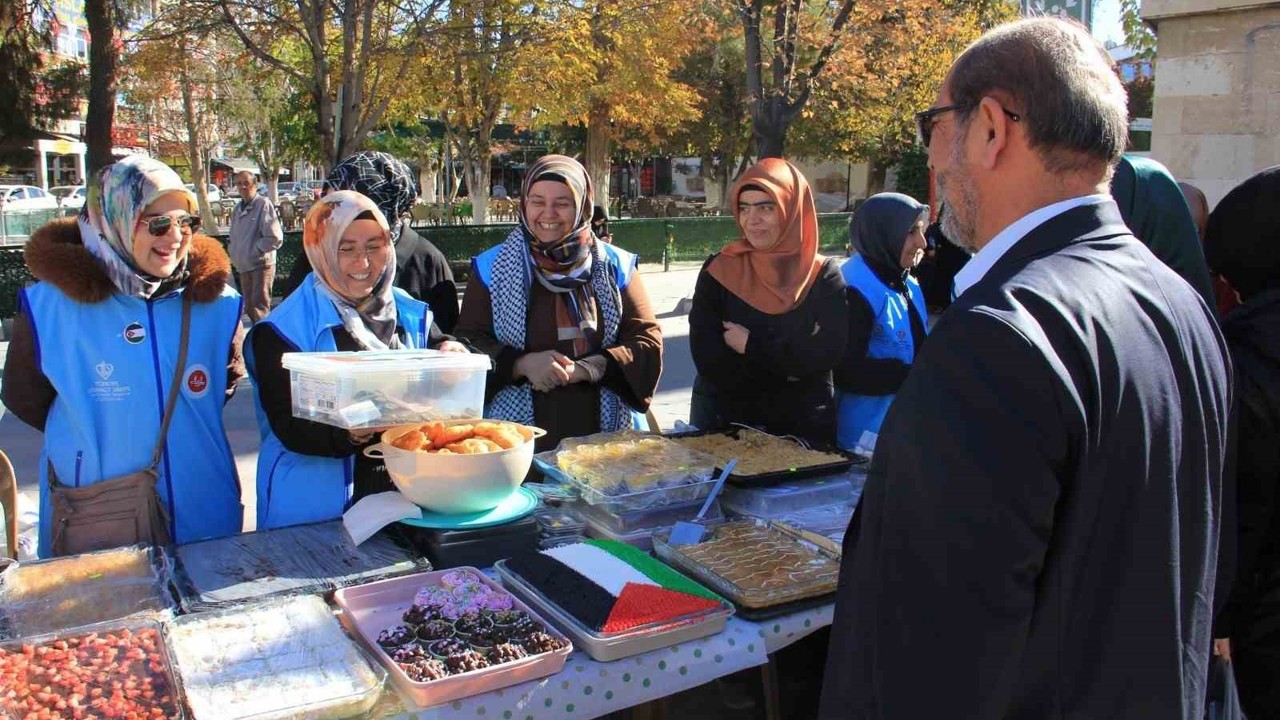 Karaman’da Gazze yararına hayır çarşısı düzenlendi
