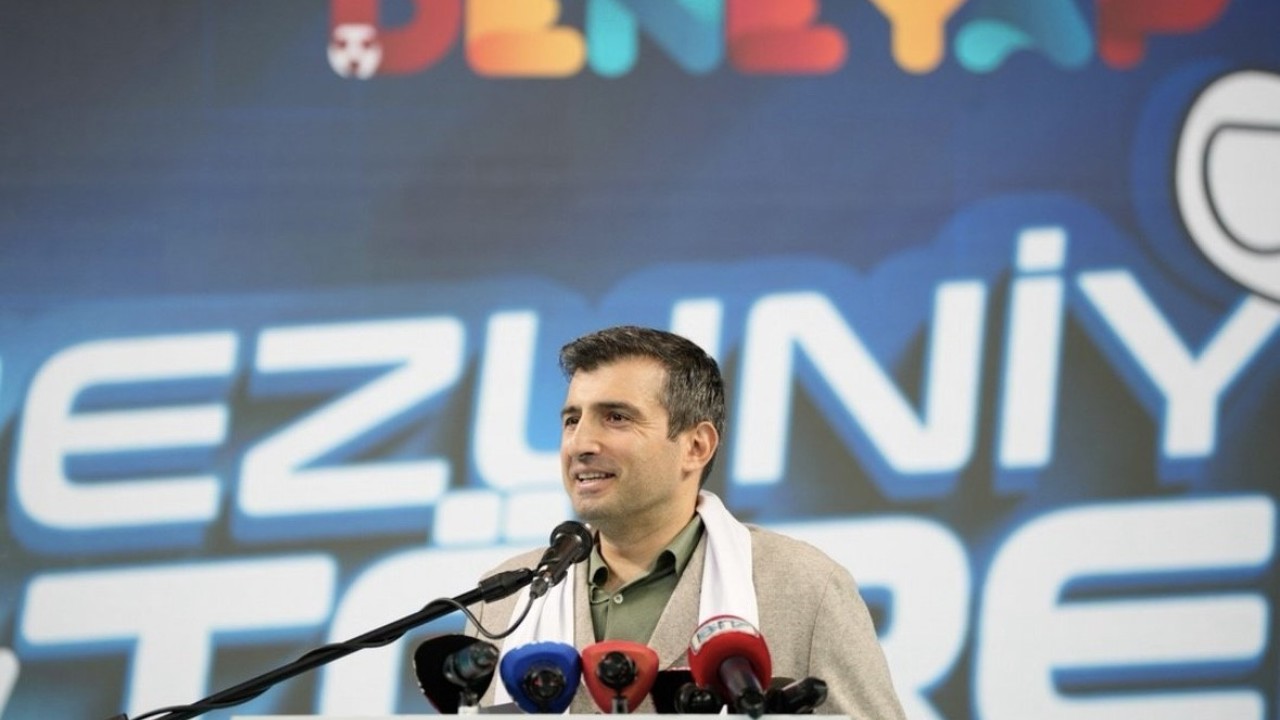 Selçuk Bayraktar mezun olan gençlere seslendi: "Bu güzel ülkenin geleceğinde sizlerin imzası olacak"
