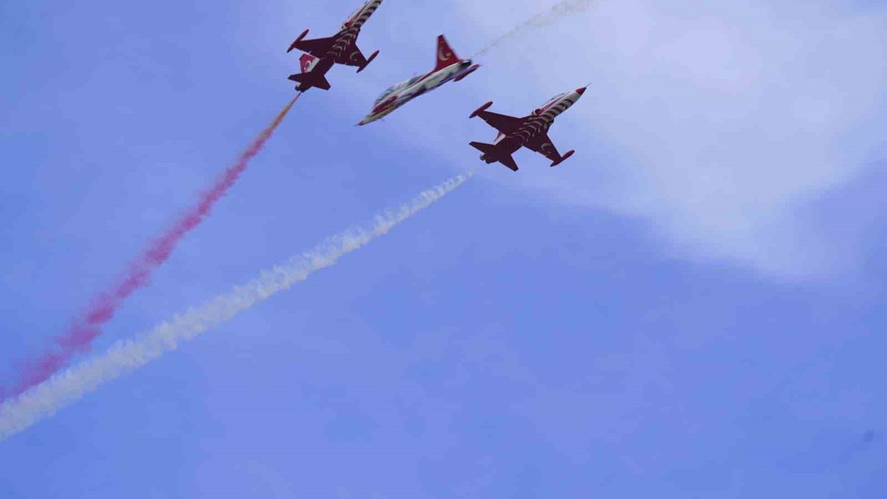 Türk Yıldızlarından Çorlu’da muhteşem gösteri
