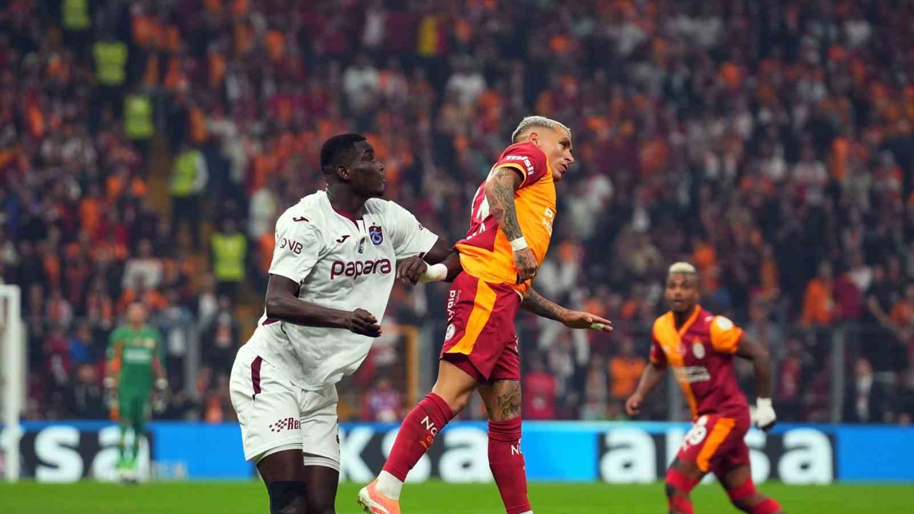 Trendyol Süper Lig: Galatasaray: 0 - Trabzonspor: 0 (Maç devam ediyor)
