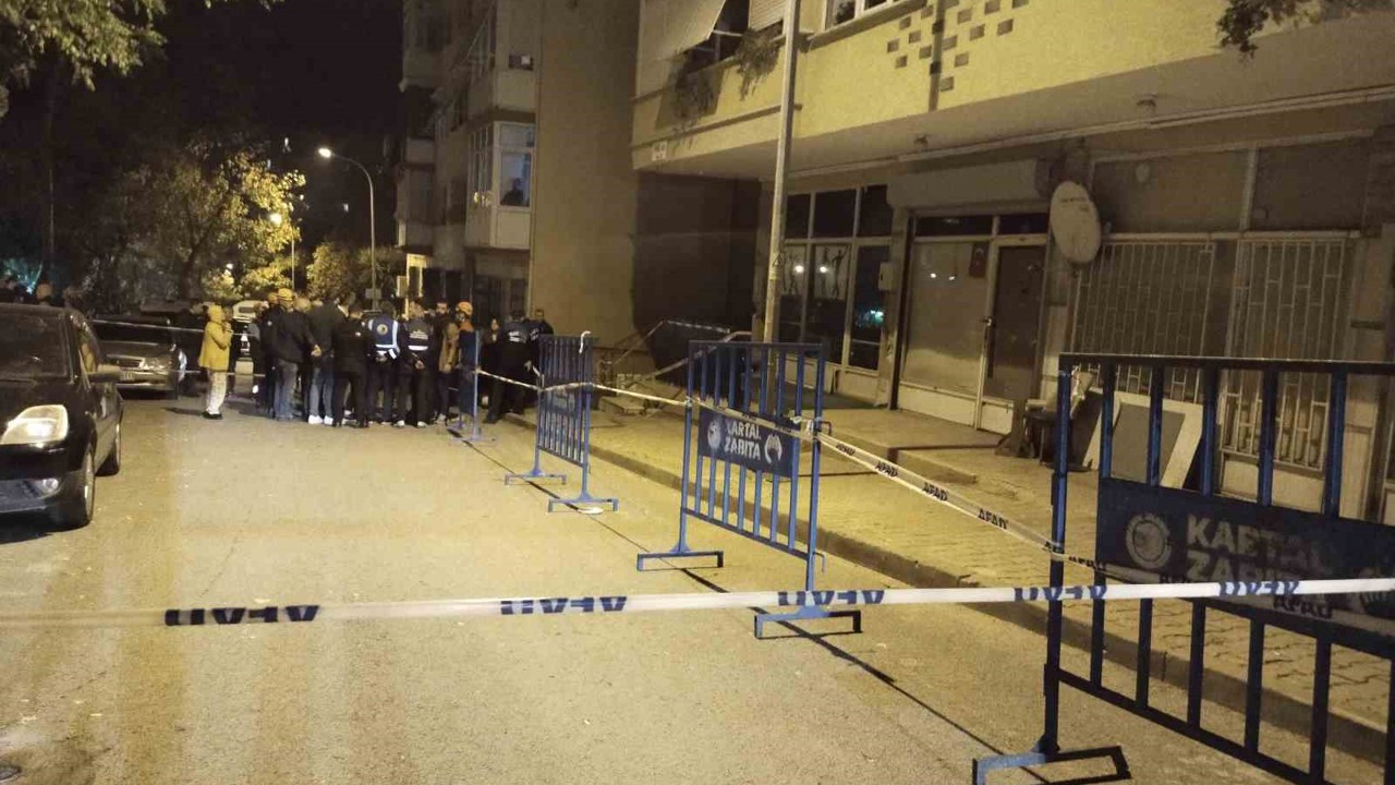 Kartal’da binanın kolonlarında çatlaklar oluştu: Bina tahliye edildi
