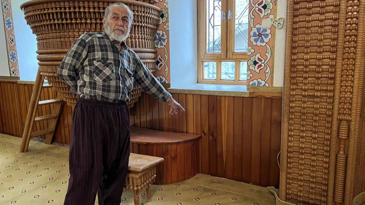 Mahallenin 60 yıllık ahşap ustası

