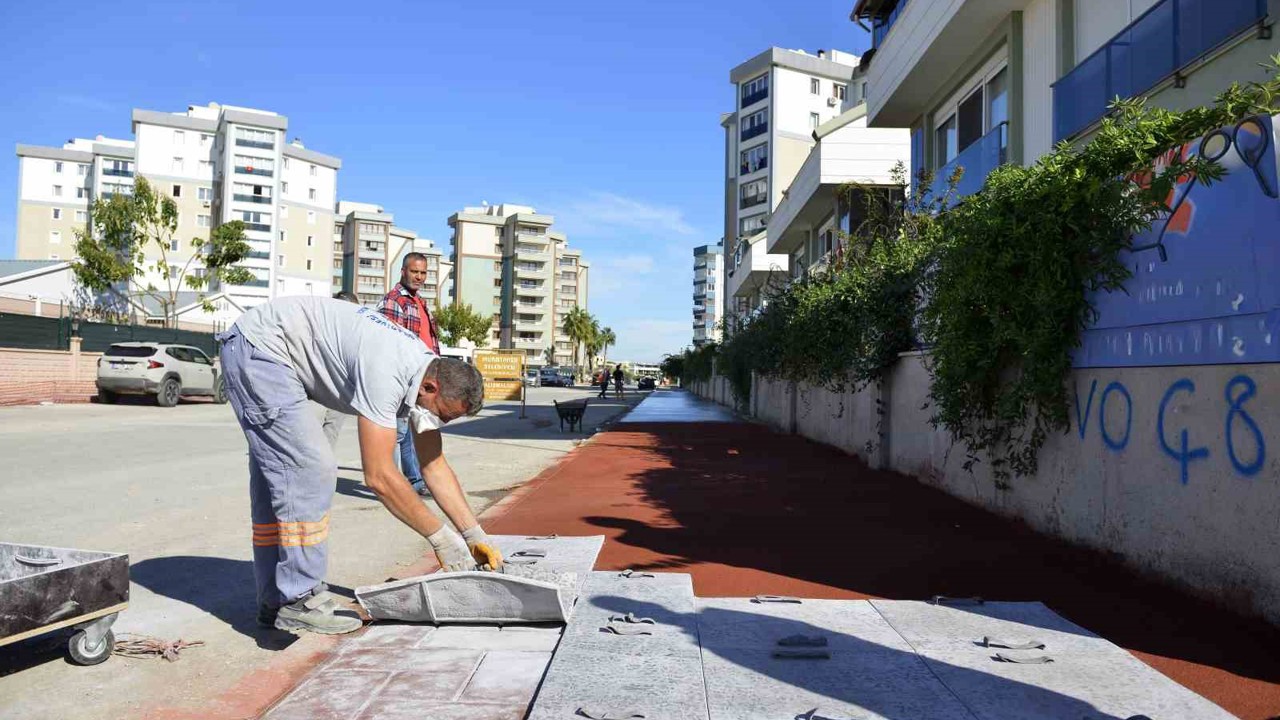 Güzeloba’da kaldırım çalışması tamamlandı
