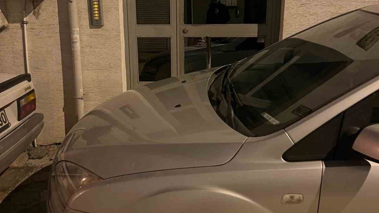 Apartman önüne park edilen araç yüzünden vatandaş evine giremedi
