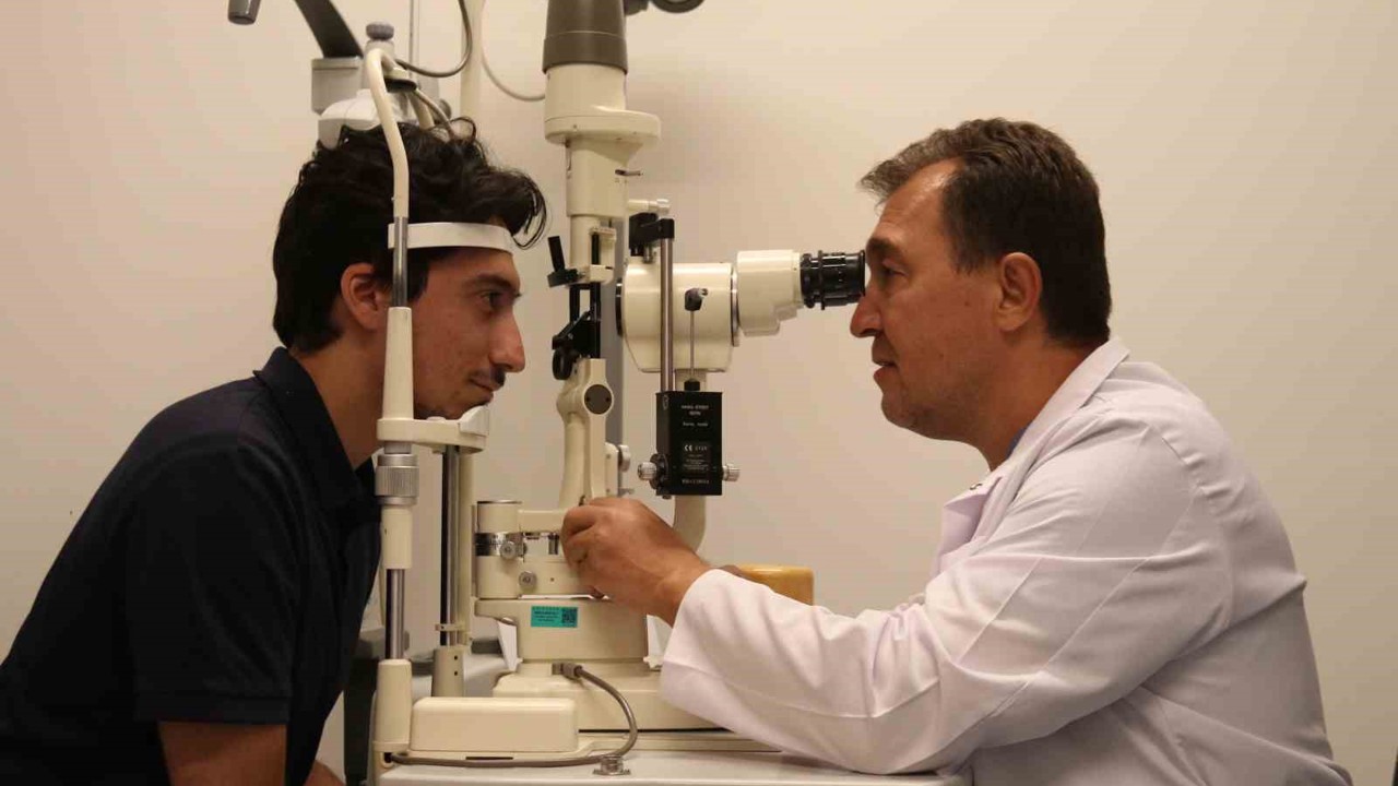 Uzmanından uyarı: 2050 yılında dünyanın yarısı gözlük kullanabilir
