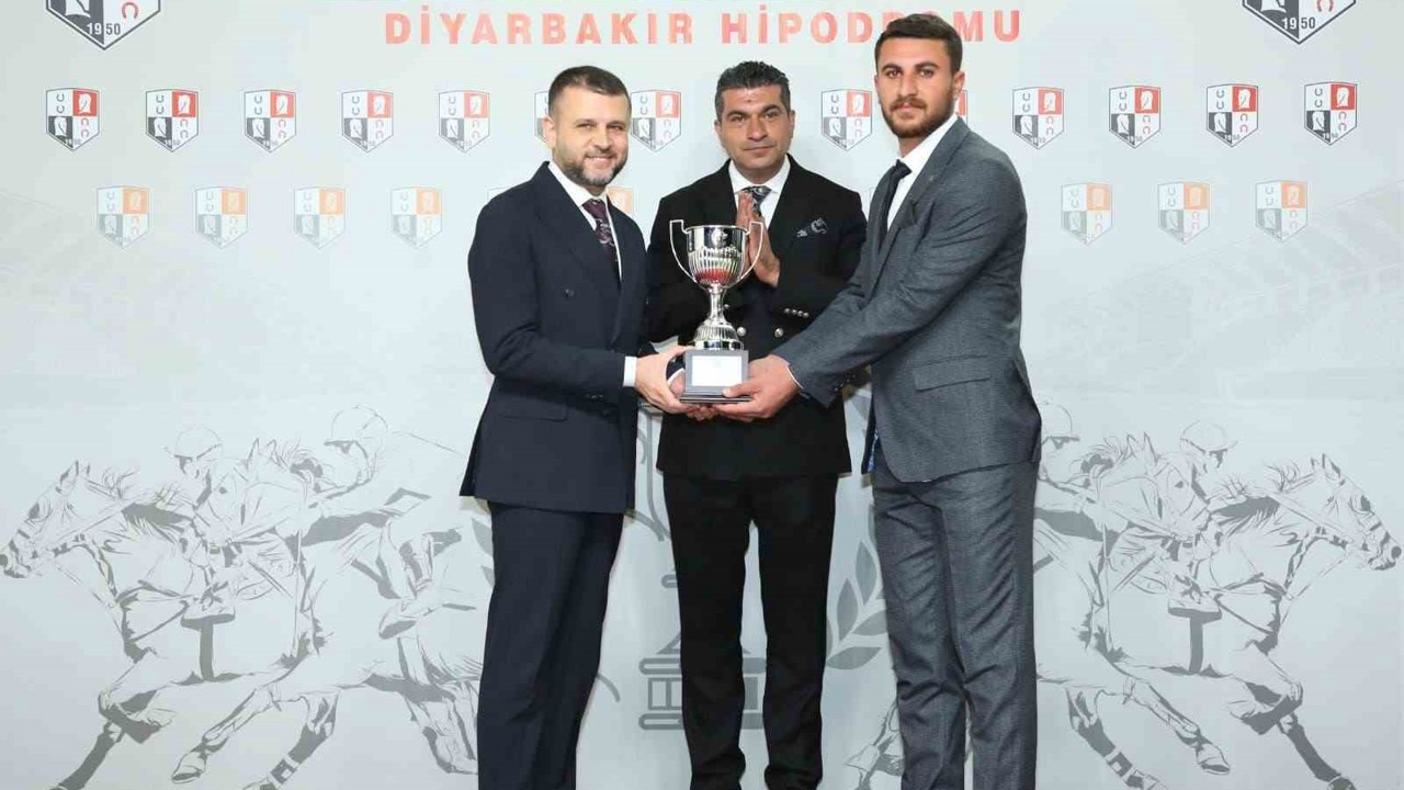 Eğil Belediye Başkanlığı koşusunu ‘Menabinoğlu’ kazandı
