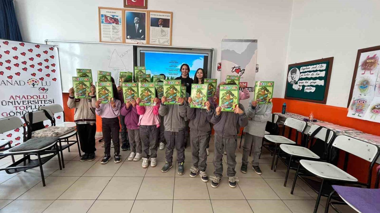 Toplum gönüllülerinden köy okuluna anlamlı ziyaret
