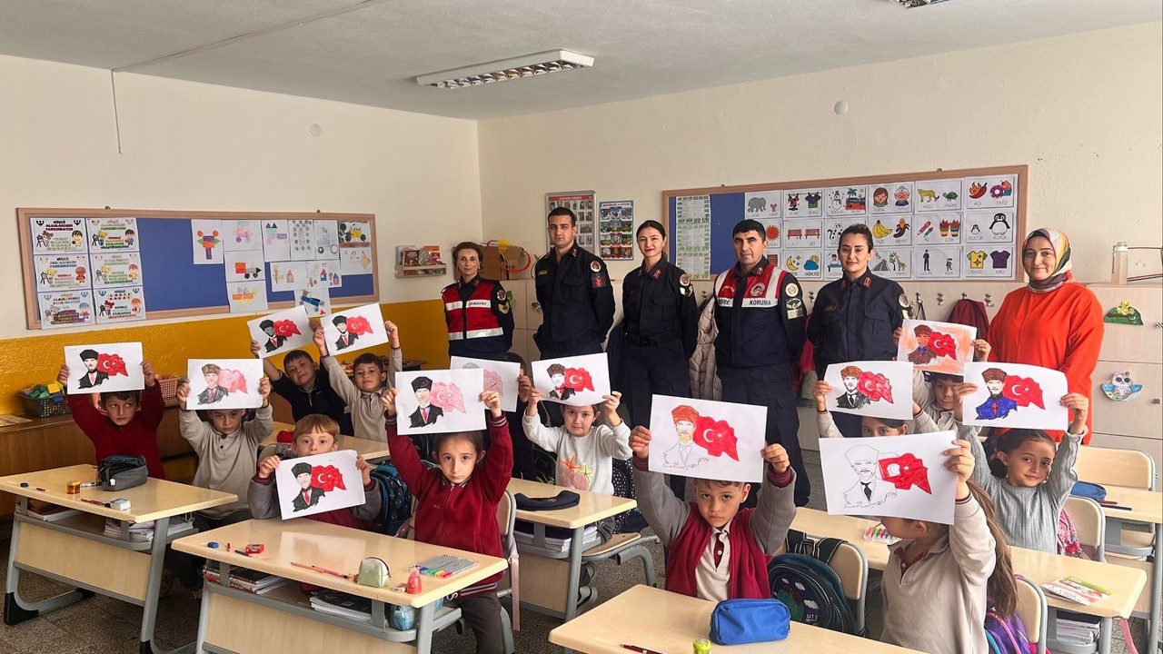 Jandarmadan öğrencilere ‘Güvenli gelecek’ eğitimi
