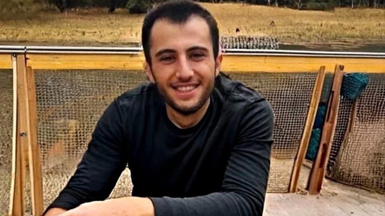 Motosikleti ile bariyerlere çarpan üniversite öğrencisi hayatını kaybetti
