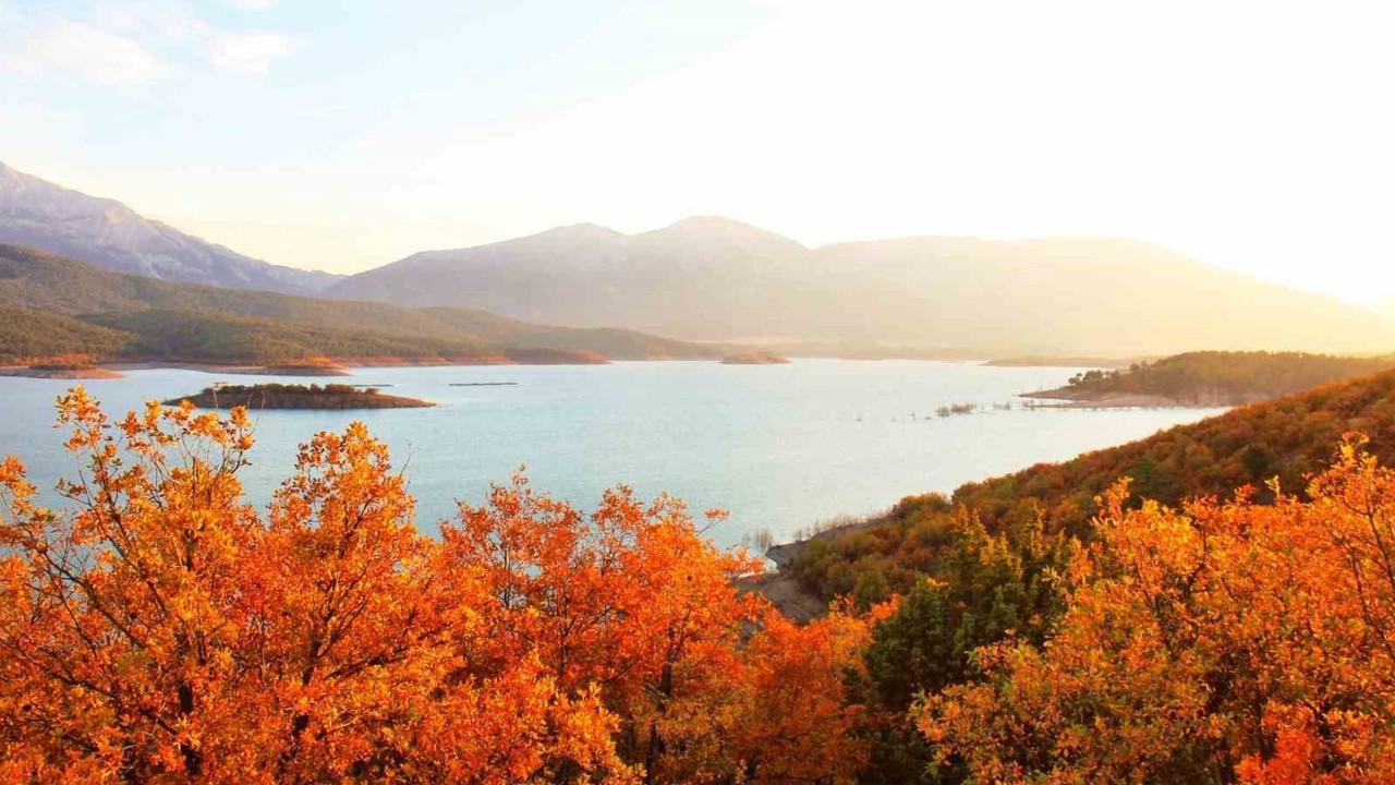 Adatepe Barajı etrafında kartpostallık görüntüler oluştu
