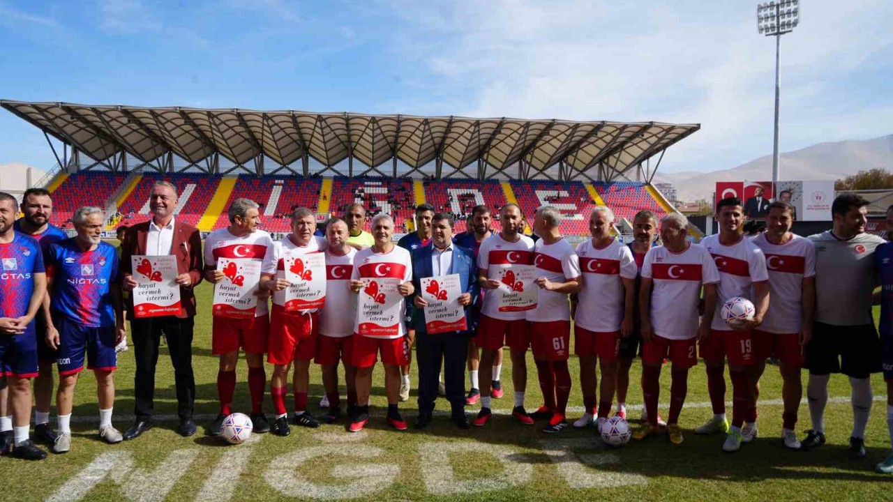 Futbolun efsane isimleri Niğde’de buluştu
