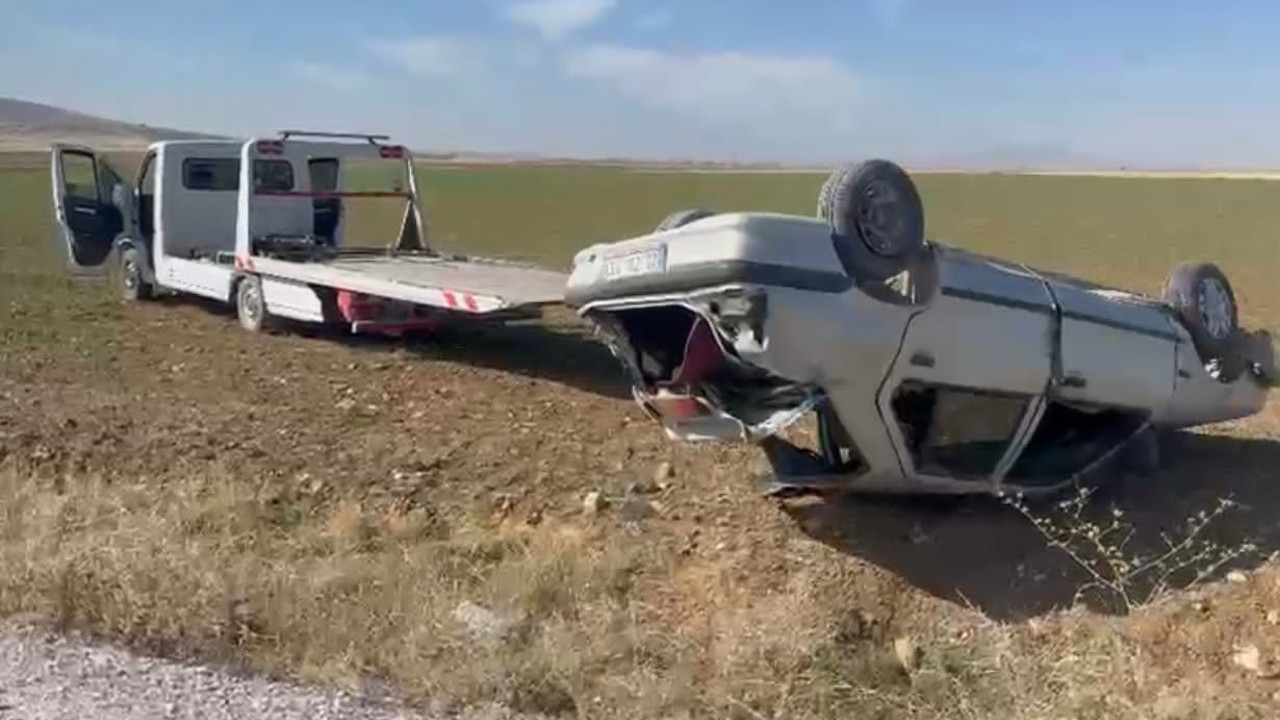 Devrilen otomobilin sürücüsü yaralandı
