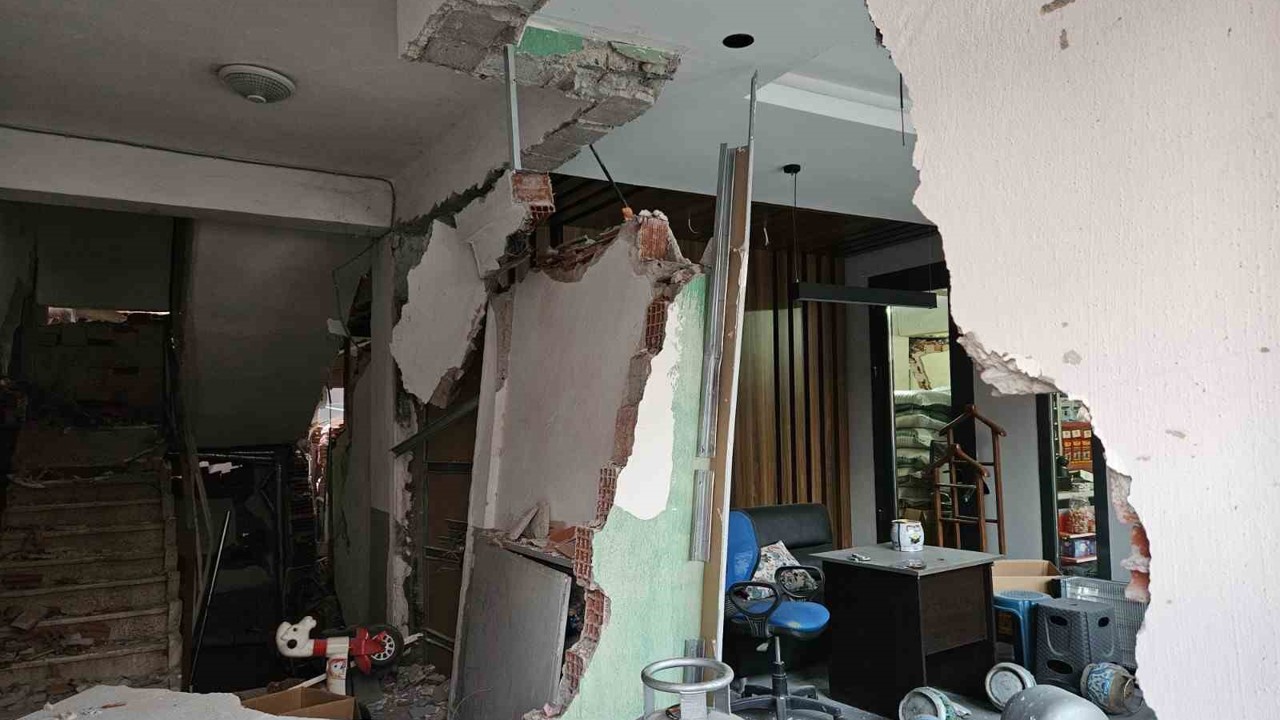 Sındırgı’da deprem esnafı olumsuz etkiledi
