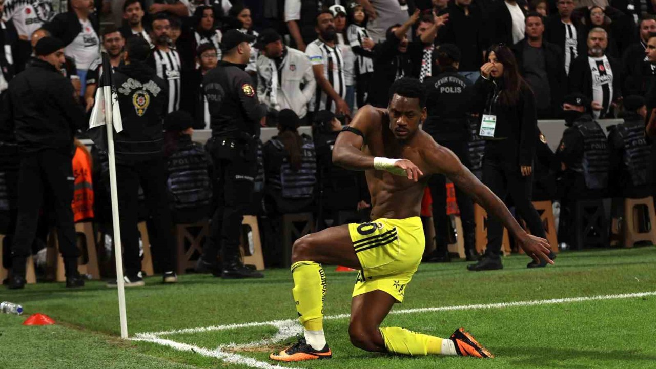 Jhon Duran, ilk derbisinde golünü attı

