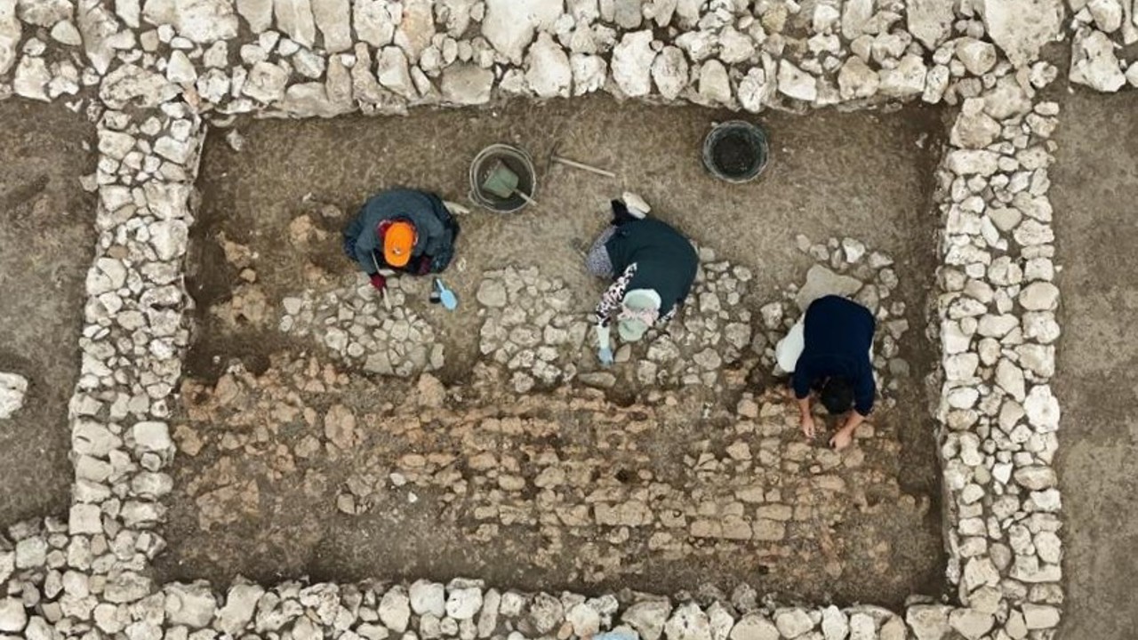 Diyarbakır’da 5 bin yıl önce depremin yıktığı yapının enkazı ortaya çıkartıldı
