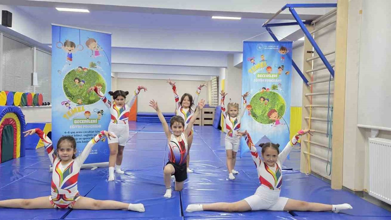 Minik sporcular eğlenerek öğreniyor
