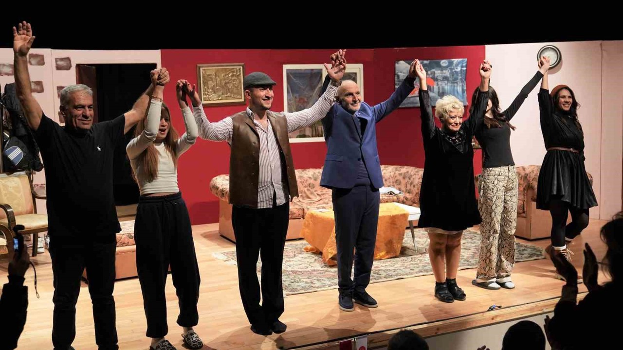 Keçiören’de "Babam Geri Döndü" isimli tiyatro oyununa büyük ilgi
