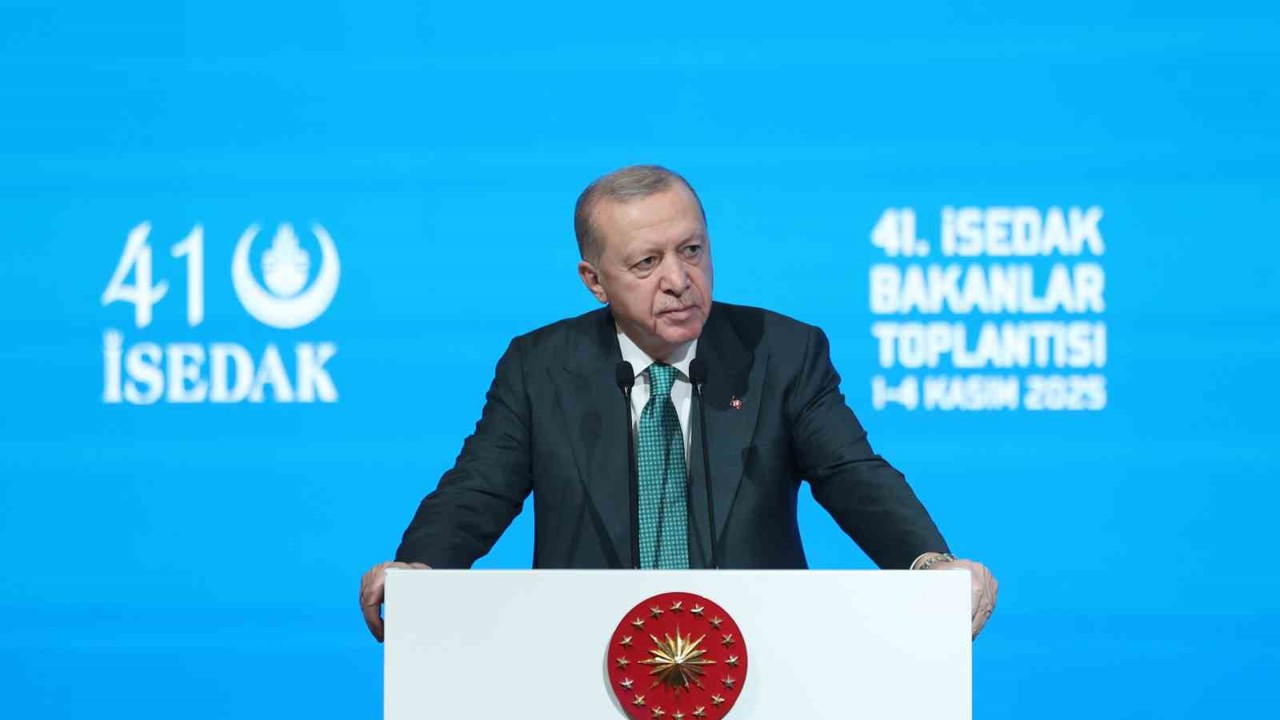 Cumhurbaşkanı Erdoğan, "Teşkilatımızın Kıbrıs Türk halkıyla danışmasını çok önemli görüyorum. Kıbrıs Türk halkını asla yanlız bırakmayacağız. Haklı davalarında yanlarında olacağız" dedi.

