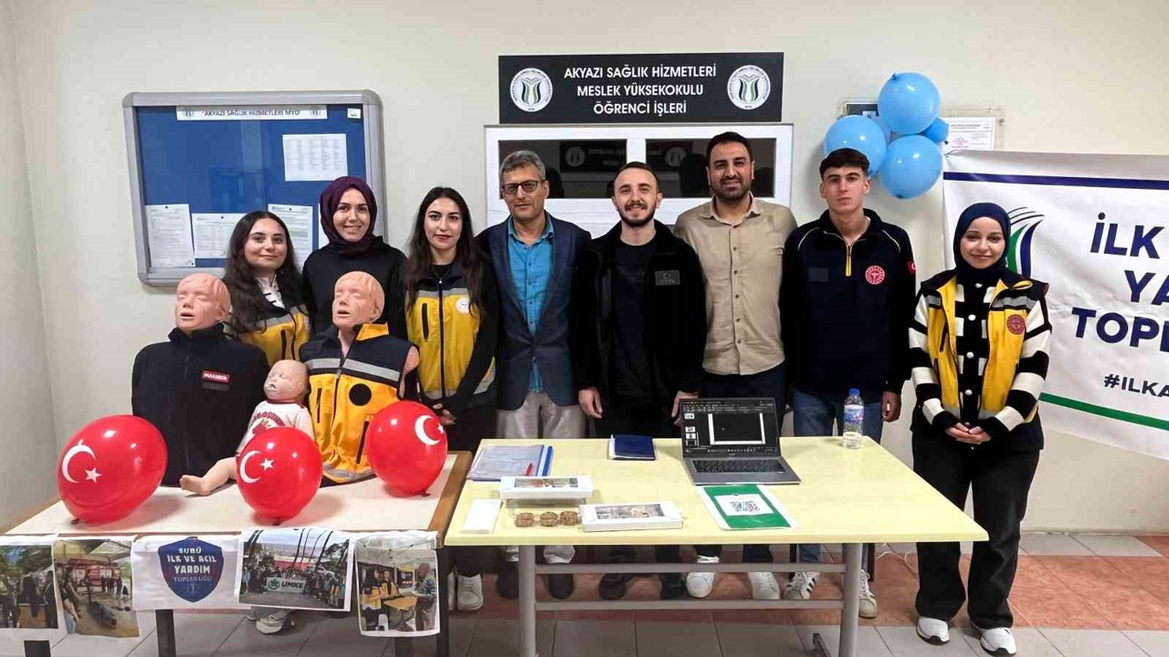 Öğrenci toplulukları stantlarda çalışmalarını tanıttı
