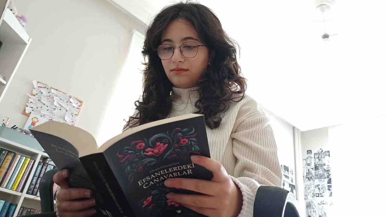 17 yaşında ilk romanını yazdı

