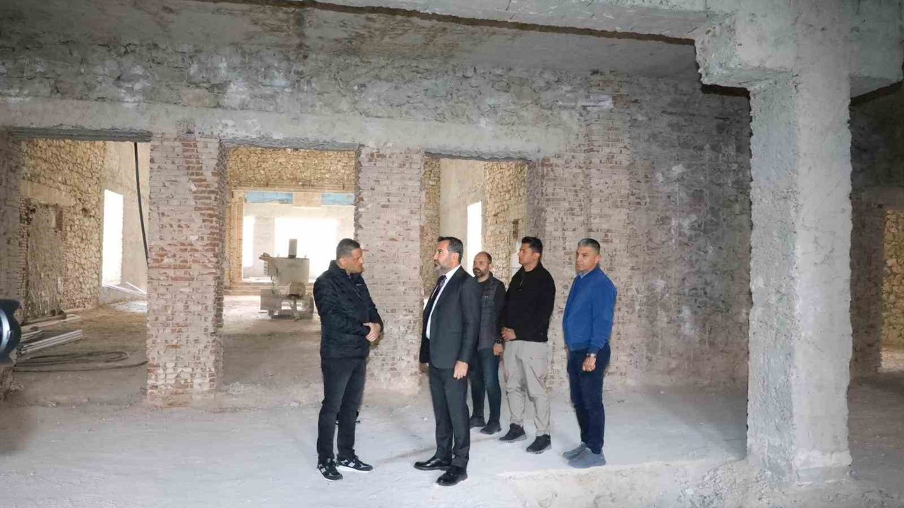 Başkan Şerifoğulları, tarihi öğretmenevinde çalışmaları inceledi
