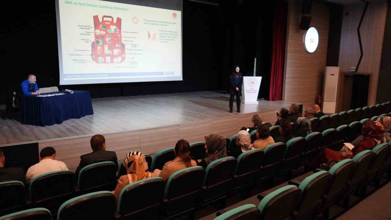 AFAD’dan sivil savunmacılara eğitim
