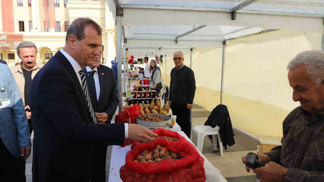 Büyükçekmece’de "Üreticiden Tüketiciye Kışa Merhaba Pazarı" açıldı
