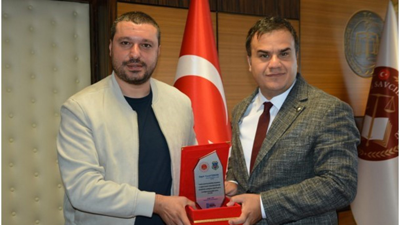 Denetimli serbestlik hizmetlerine destek veren muhtarlara plaket
