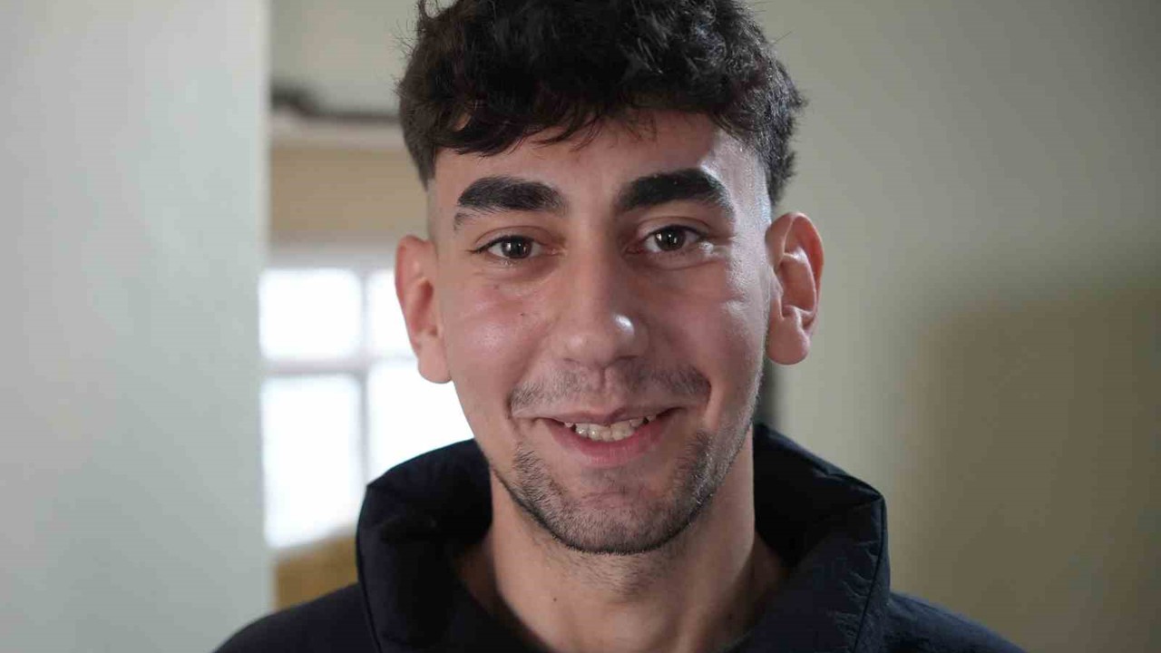 Buz gibi evde tek başına yaşayan gencin yürek burkan hikayesi
