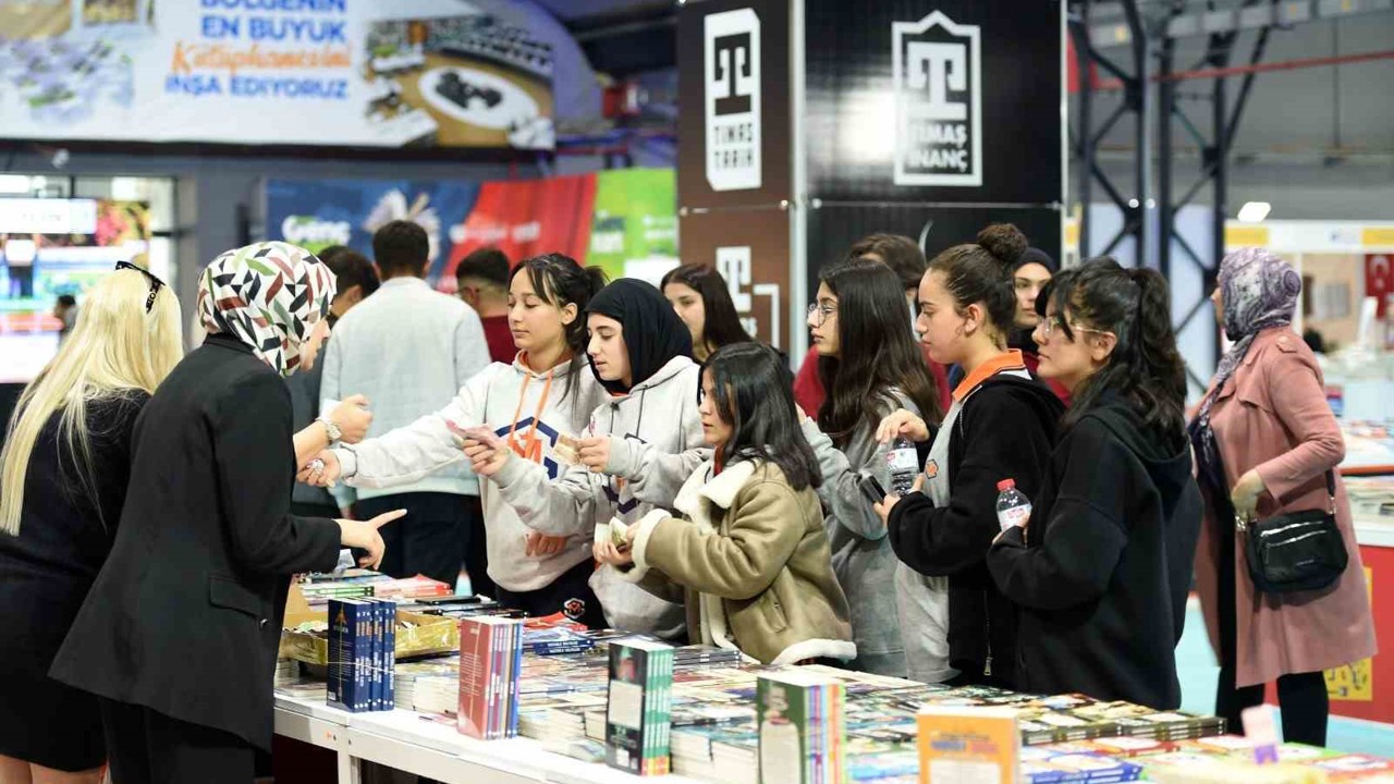 Malatya’da kitap fuarına 7’den 70’e yoğun katılım
