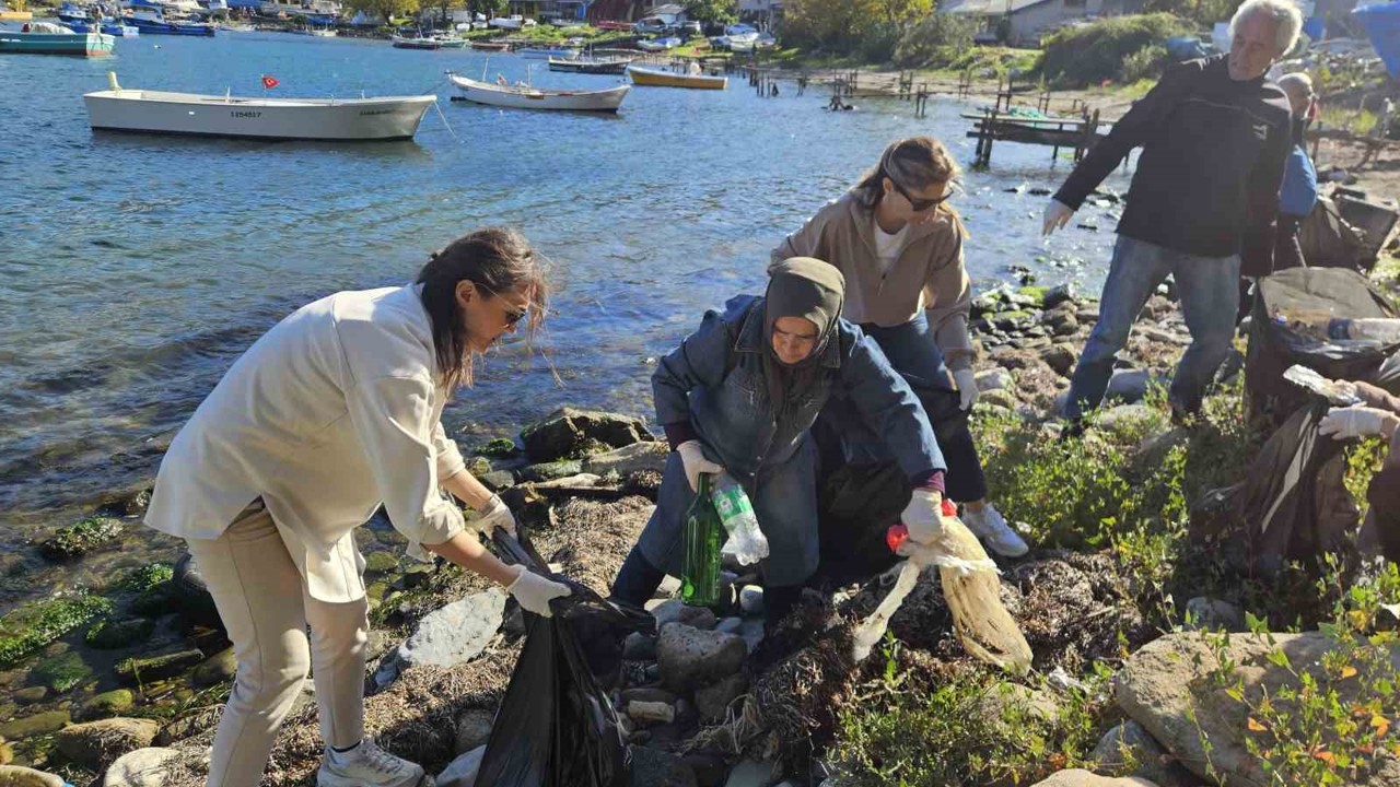 Kurucaşile’de 2 saatte 30 poşet çöp toplandı
