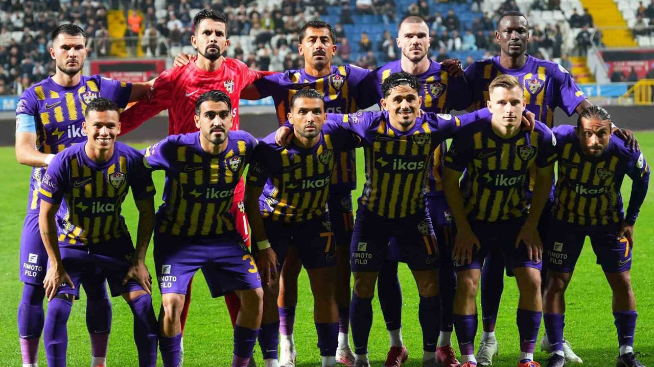 Trendyol Süper Lig: Eyüpspor: 0 - Antalyaspor: 0 (Maç devam ediyor)
