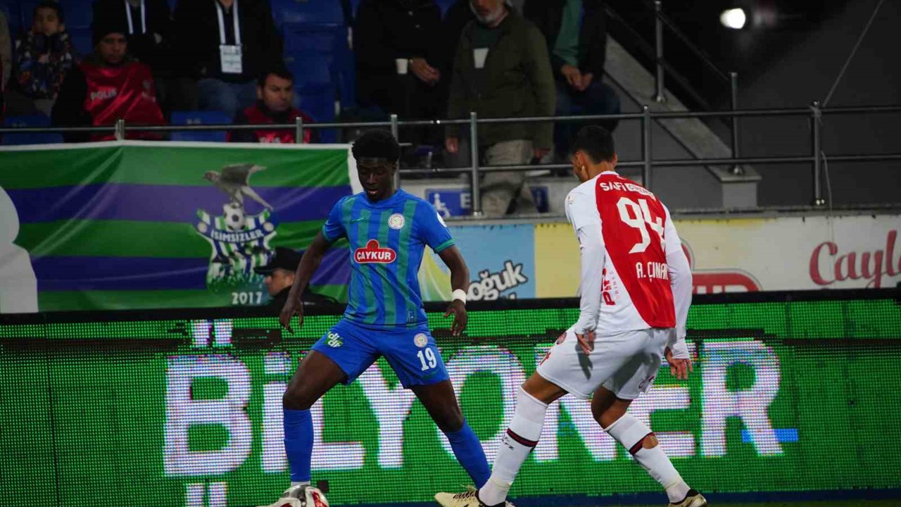 Trendyol Süper Lig: Çaykur Rizespor: 0 - Fatih Karagümrük: 0 (İlk yarı)
