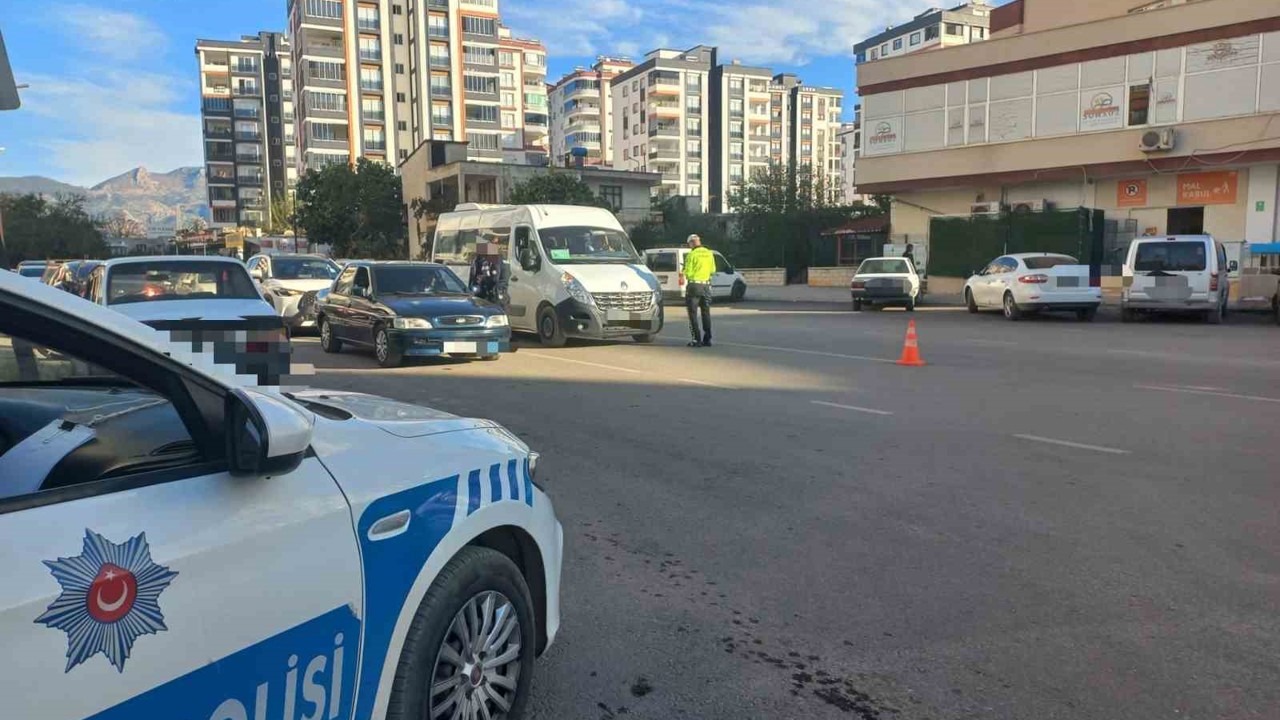 Kozan’da ’Güven Uygulamaları: 3 şahıs yakalandı

