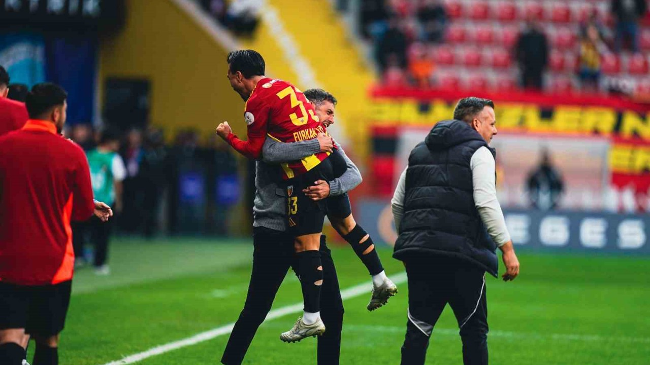 Denswill ve Furkan Soyalp ilk gollerini attı
