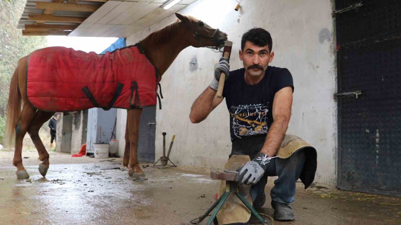 Asırlık gelenek bitiyor, son ustalar çalışmaya devam ediyor
