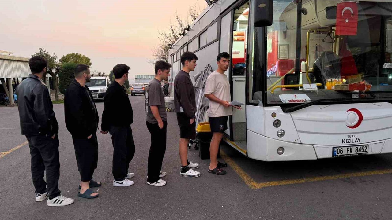 Öğrencilerden Kızılay’a kan bağışı
